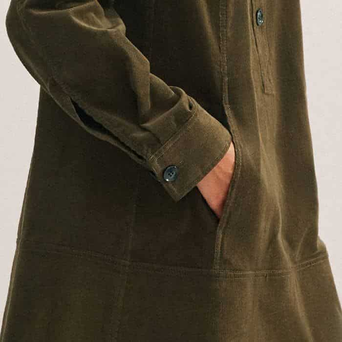 Slip pockets are cleverly placed on the front for an uninterrupted swing shape. 