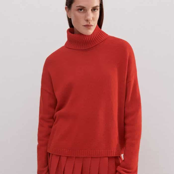 Create a colour-matched look with our Merino Cashmere Relaxed Crop Jumper + Snood.