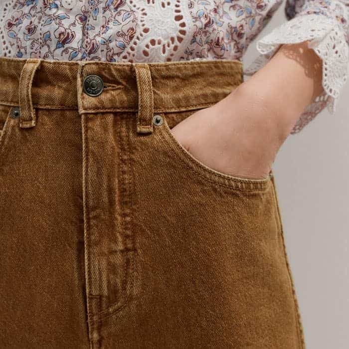 Functional pockets are specifically positioned at the front and back of the jean to flatter.