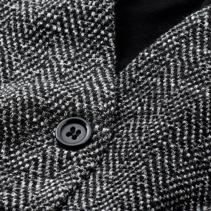 Crafted from a soft mid-weight jacquard jersey tailoring fabric with a herringbone design and a crease-free finish.