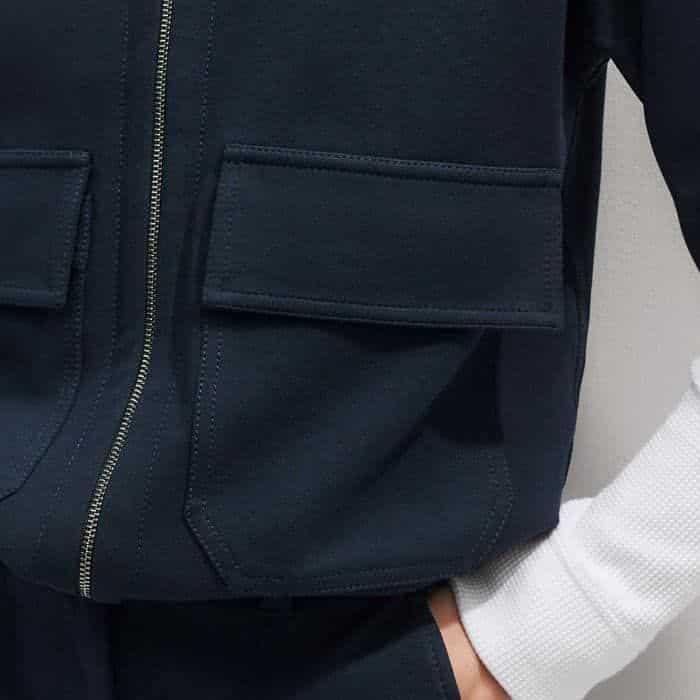 Two front patch pockets are expertly positioned in front of the side seams for a bulk-free finish.