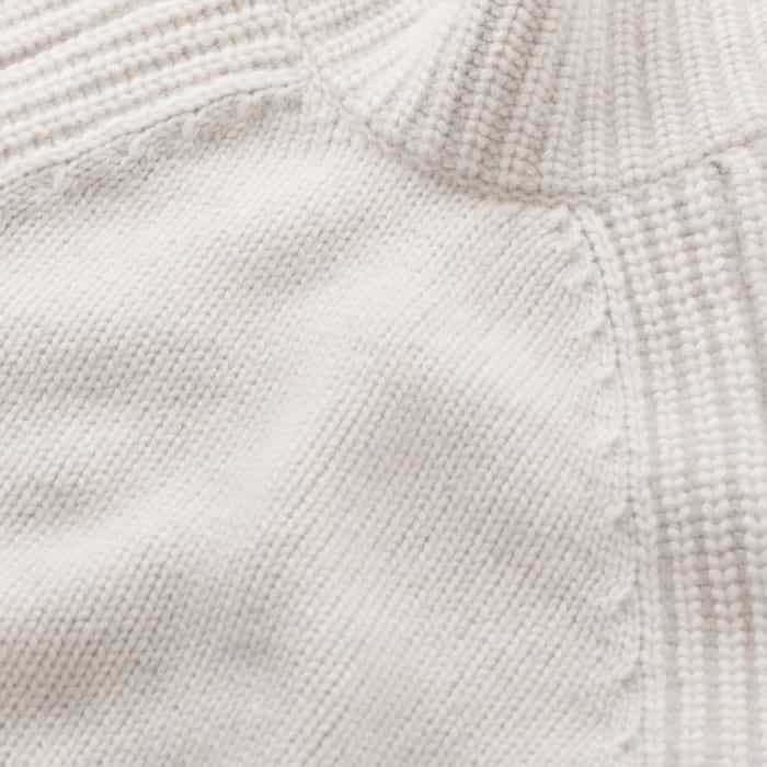 Crafted from luxuriously soft cashmere yarn, knitted in a plain jersey stitch with chunky ribbed trims.