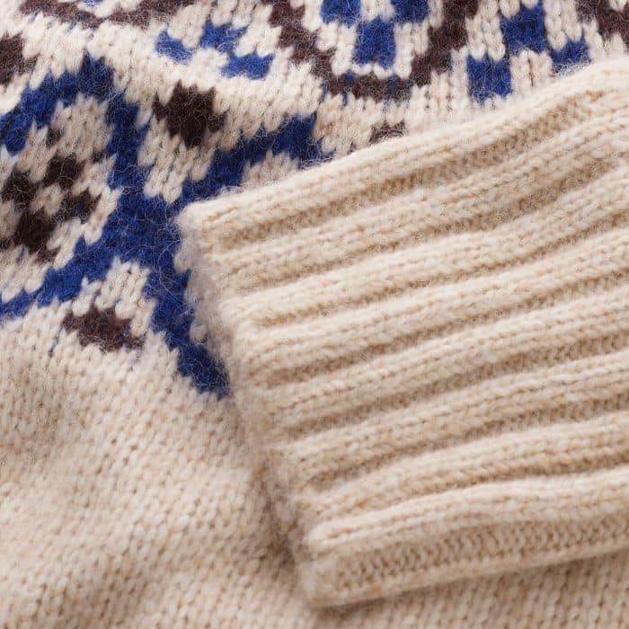 Crafted from super-soft alpaca yarn that's blended with cotton and merino wool and knitted to a chunky weight.