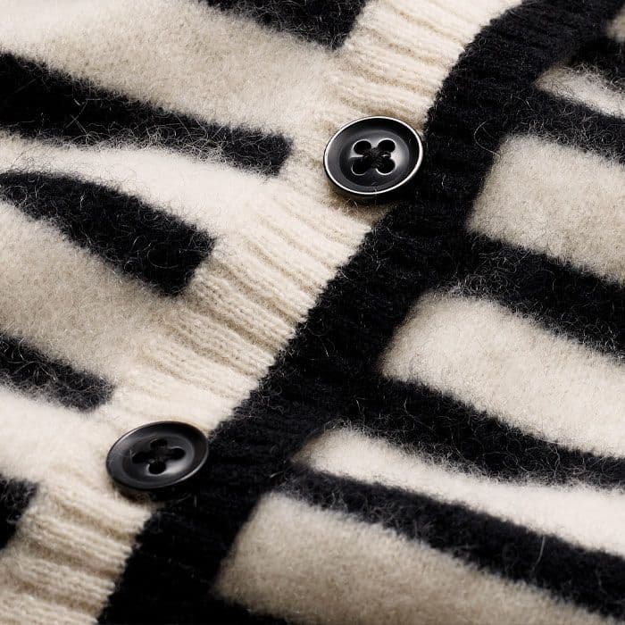 Crafted from luxuriously soft pure cashmere yarn that's finished with a high-temperature wash.