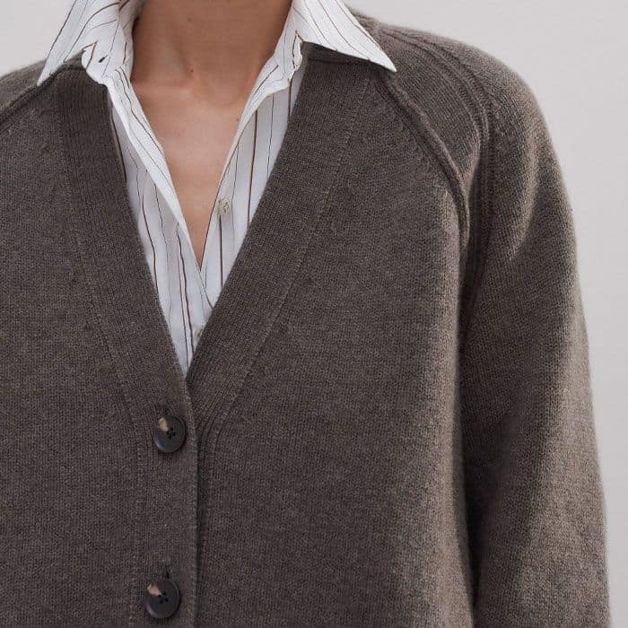 Crafted by Artwell, a production house that sources cashmere directly from herders in Inner Mongolia. They oversee every aspect of their production process to ensure quality and accountability.