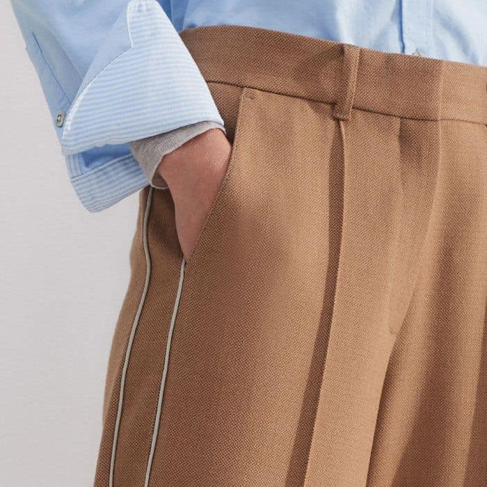 Pockets are placed in front of the side seams for a bulk-free, functional finish.