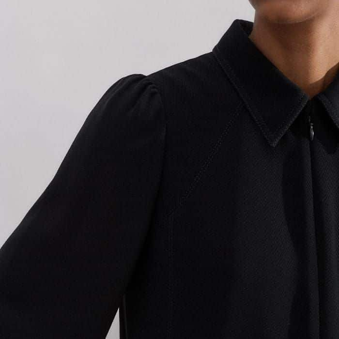 Creating the illusion of a narrower shoulder, the pouf at the top of the sleeves is positioned slightly further in towards the neckline.