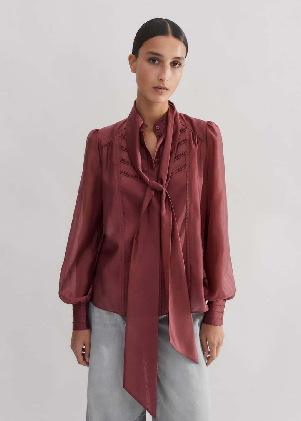 Creating the illusion of a narrower shoulder, the pouf at the top of the sleeves is positioned slightly further in towards the neckline.