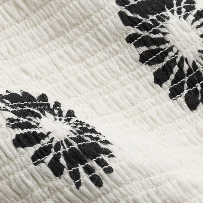 Double gauze cotton, this cheesecloth fabric features a simple texture that adds depth to your warm-weather wardrobe.