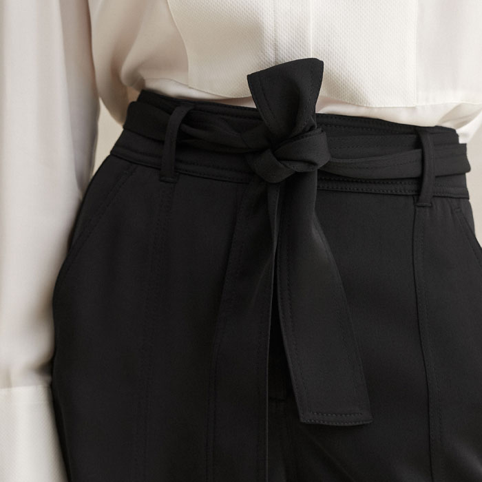 Create a more defined finish with the optional belt.