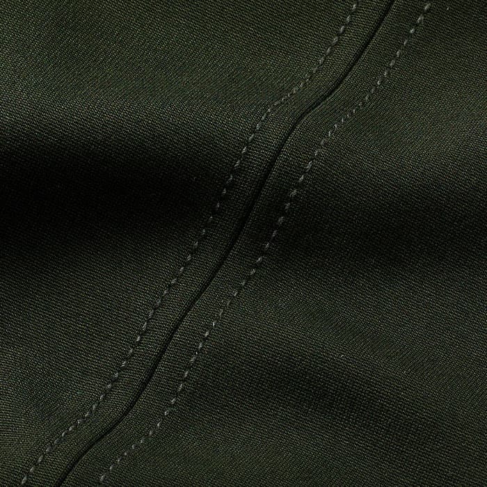 Crafted from smart, heavyweight ponte-jersey tailoring, this fabric has good shape retention and a soft hand feel.