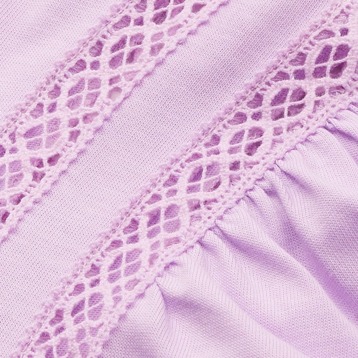 Crafted from a midweight jersey, this cotton jersey has a clean and smart finish with a delicate lace contrast trim.