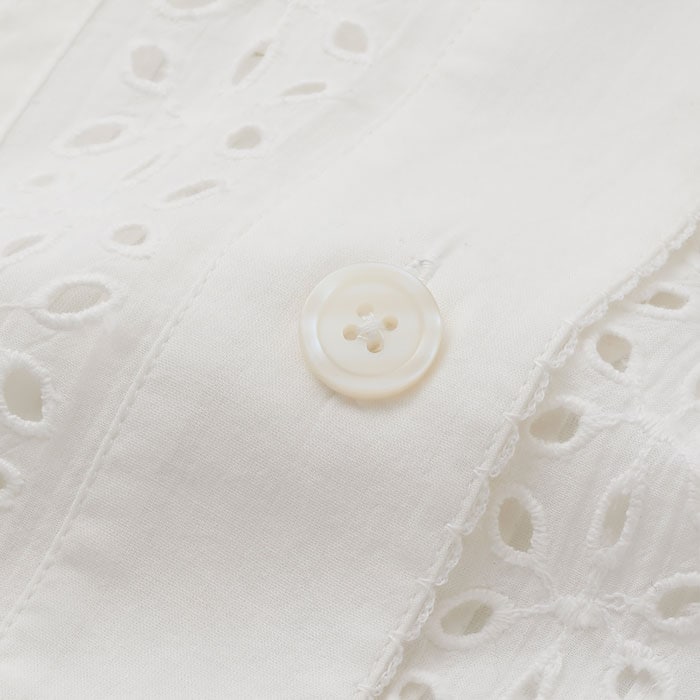 Crafted from cotton featuring delicate lace, this lightweight breathable fabric is supremely soft and comfortable to wear.