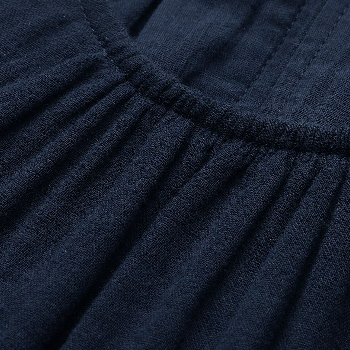 Crafted from double gauze cotton, this cheesecloth fabric features a simple texture that adds depth to your warm-weather wardrobe. 100% breathable, this fabric has been double-layered to minimise transparency.