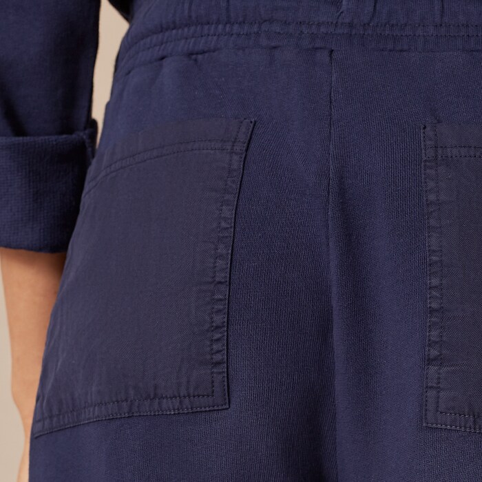 Cargo pockets in the jogger lend an easy functional element.