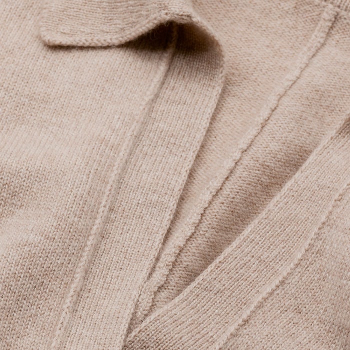 Blend of Italian merino wool and cashmere yarn, knitted in a plain stitch on midweight 7gg with ribbed hem and cuff trims.